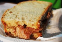 Bifana - kanapka ze smażonym mięsem